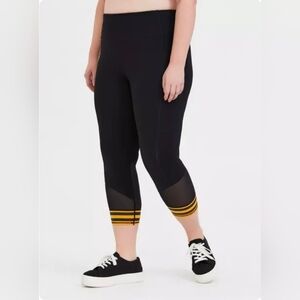 Her Universe DC Comics Birds of Prey Harley Quinn Active Leggings